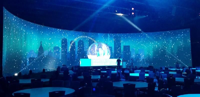3840Hz IP65 Yenilikçi ekran teknolojisi, çok renkli esnek LED Video Duvarı